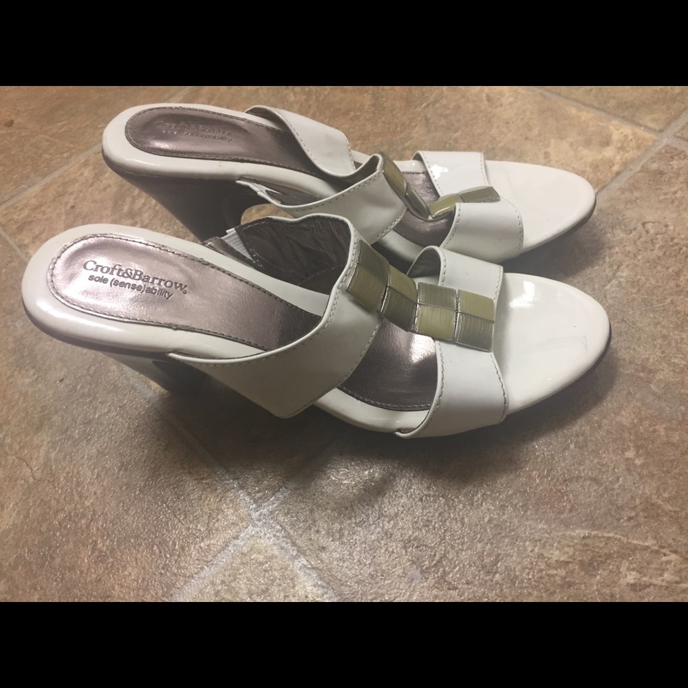 Ladies Shoes by CROFT& BARROW size 7M. Never Used